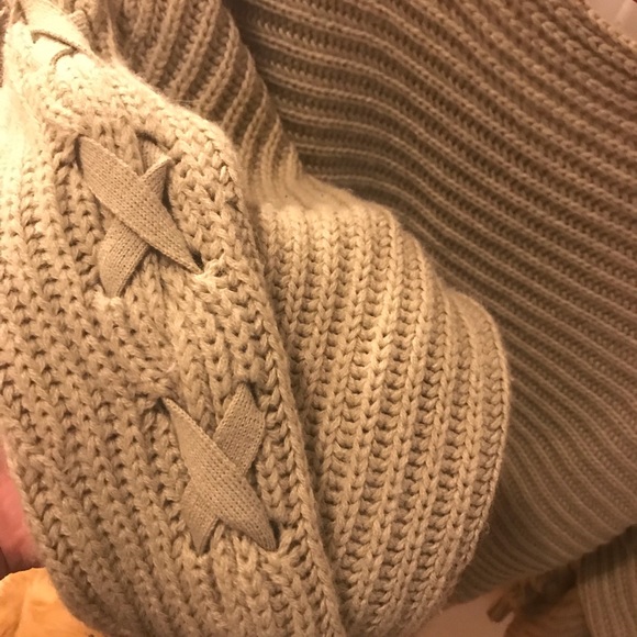 Off the shoulder sweater - Picture 2 of 2